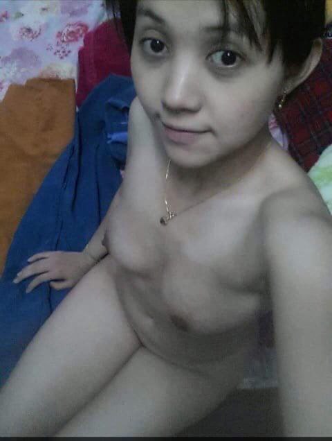 စော်လေးက တစ်ယောက်ထဲ နှိုက်နေတာ