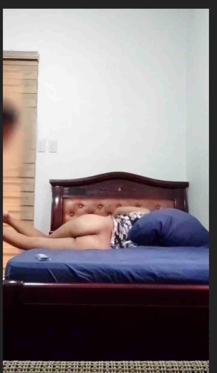 မိန်းမအိပ်နေတာကို အတင်းလိုးနေတာ