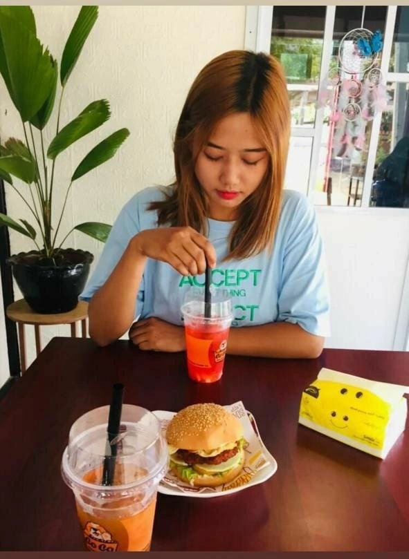 လှိုင်ဖုန်းဆိုင်က စော်လေး