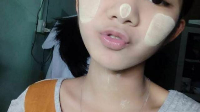 လက်တစ်ချောင်းလေးထည့်ပြတာ🤤