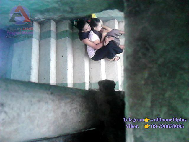 လှေကားပေါ်ကချောင်းရိုက်